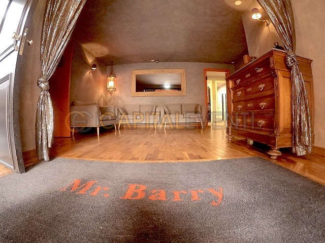 Mr Barry Roma 6