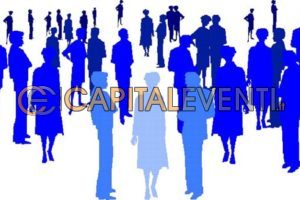 Socializzare con sconosciuti alle feste