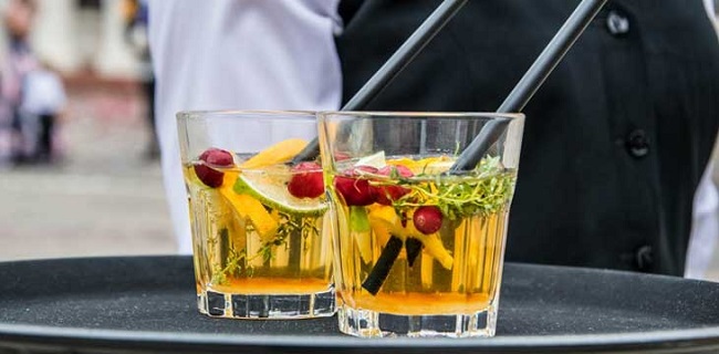 Aperitivo per festa tra amici Aperitivo per festa tra amici